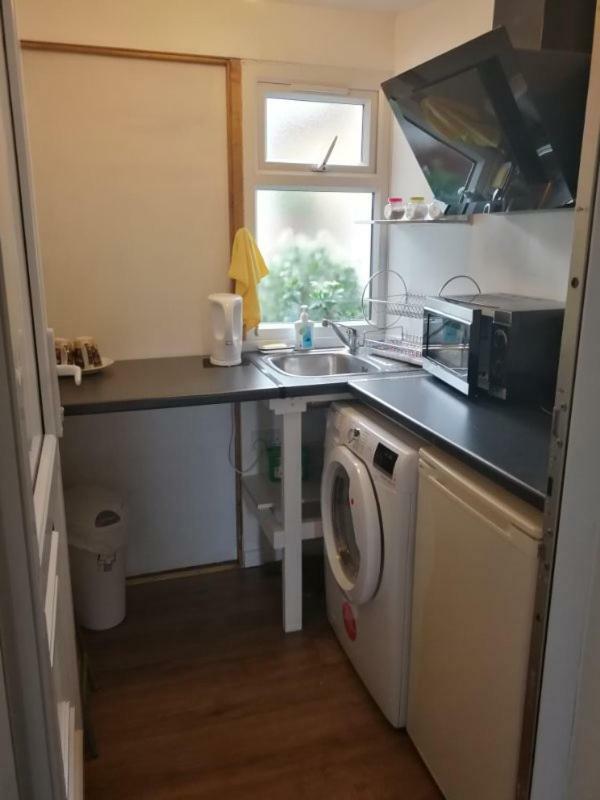 Rest Room Near To Heathrow Airport Ashford  Extérieur photo